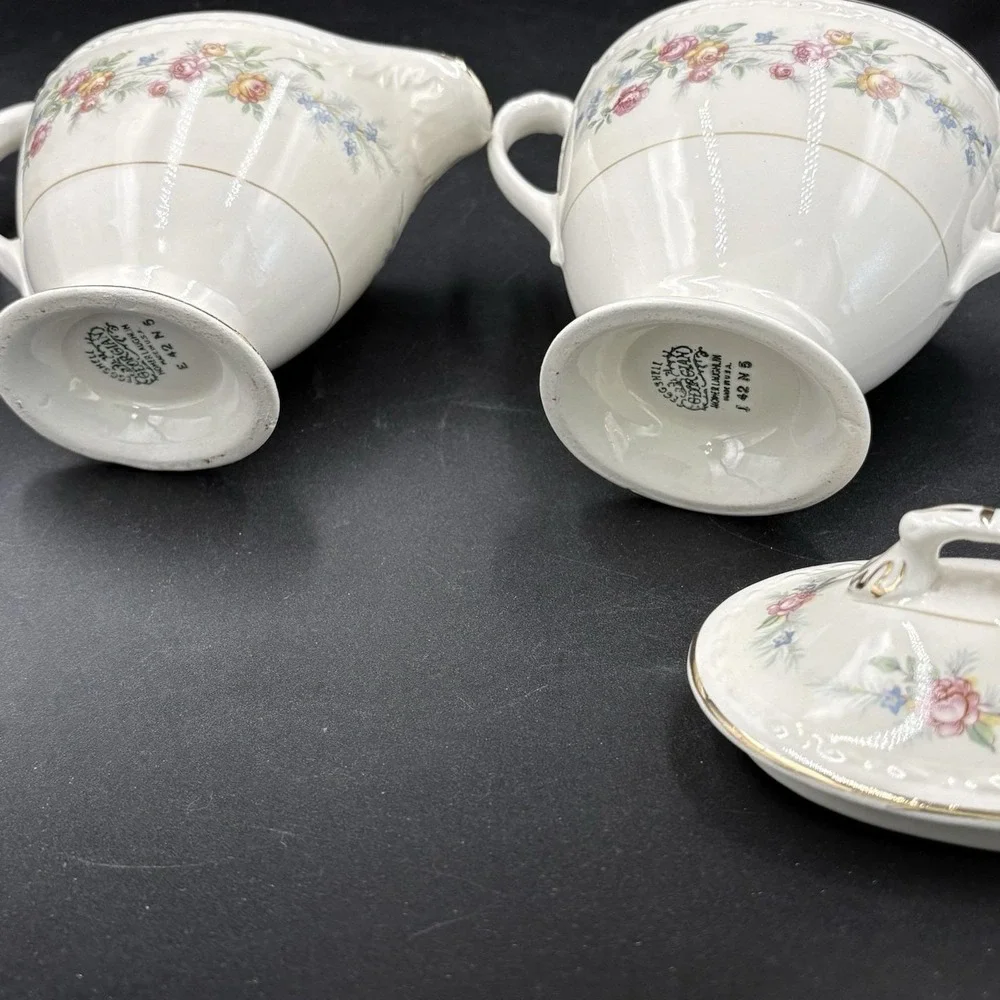 Homer Laughlin Eggshell Georgian Creamer & Sugar Bowl w/Lid-Gold Trim EUC